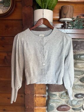 Wilfred Aritzia Grey Cropped Puff Sleeve Button Cardigan M